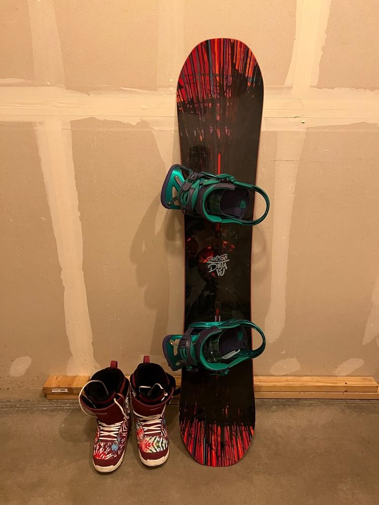 2015 Burton Dejavú Flying V 146cm Women's Snowboard w/ Bindings