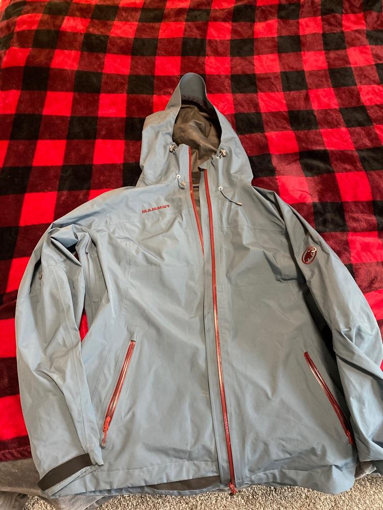 W’s Large Mammut Rainshell