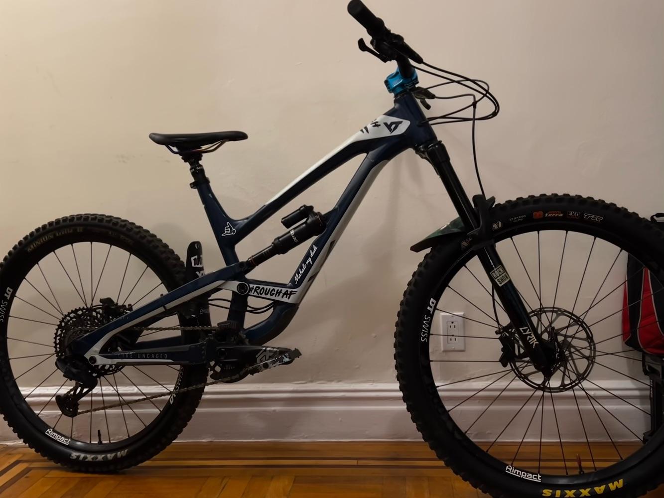 2019 YT Capra AL 27.5 (Large)