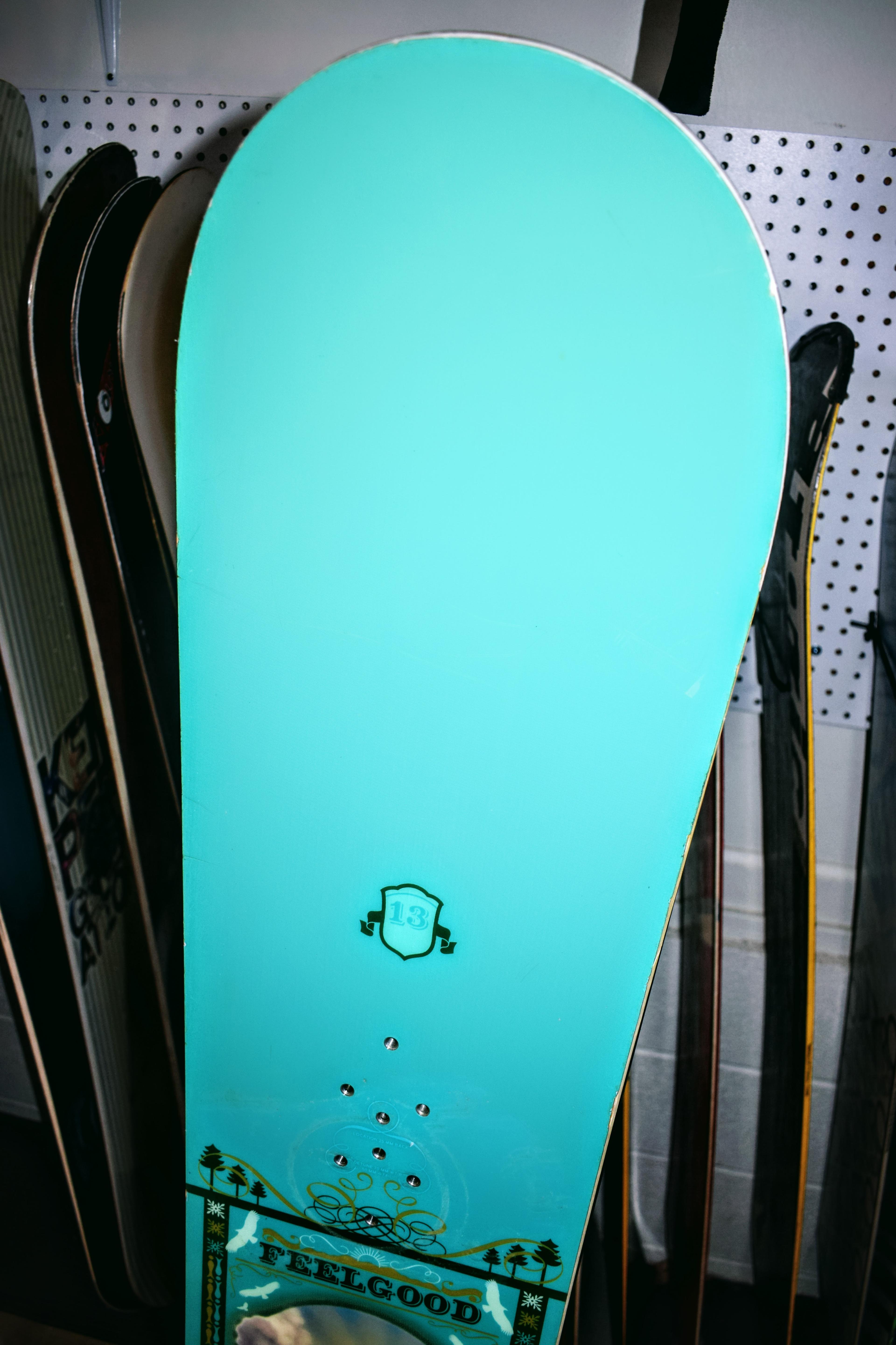 152CM Burton Feelgood Snowboard (can add bindings)