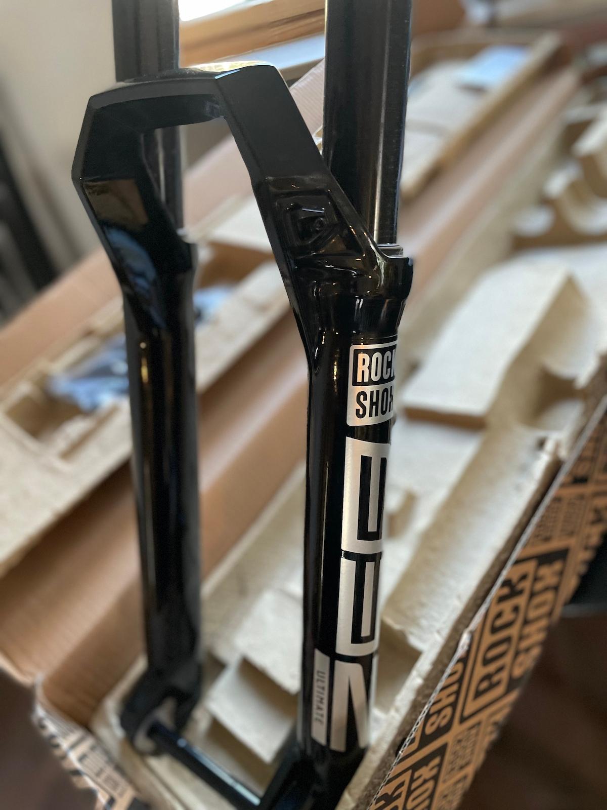 Rockshox Zeb Ultimate 160 Charger 2 RC3 w Buttercups