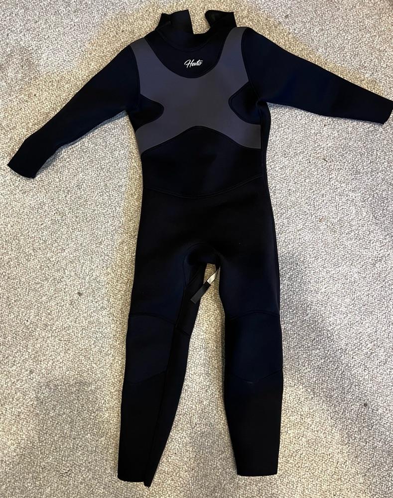 Kids wetsuit - size 8