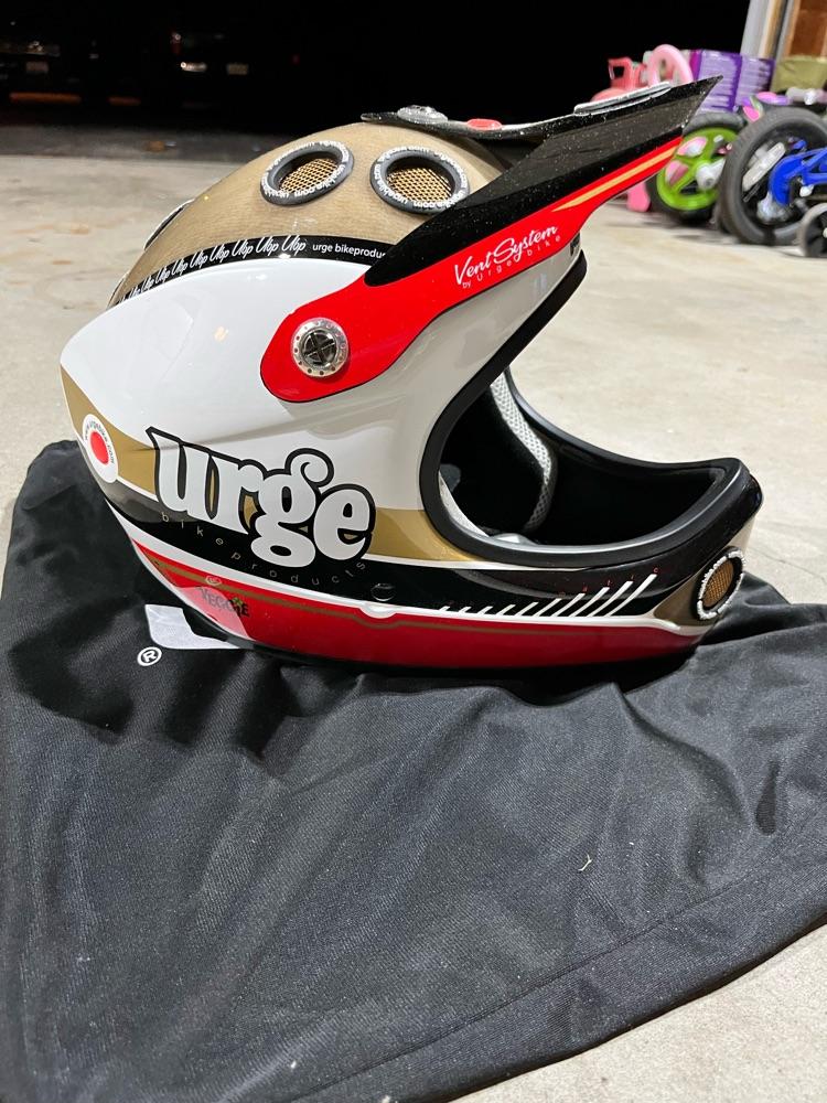 Urge Full Face Helmet + Troy Lee Knee/Elbow Pads