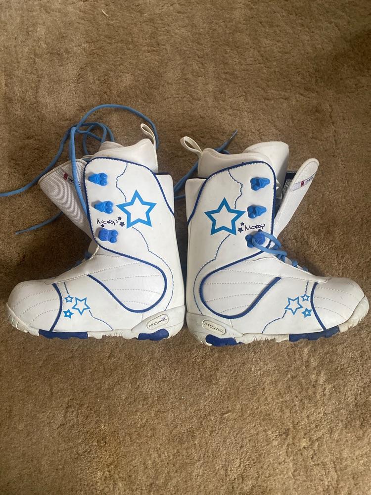 Atomic women’s size 8 snowboard Boots